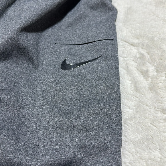 Nike | size large | gray cropped leggings - Picture 4 of 6